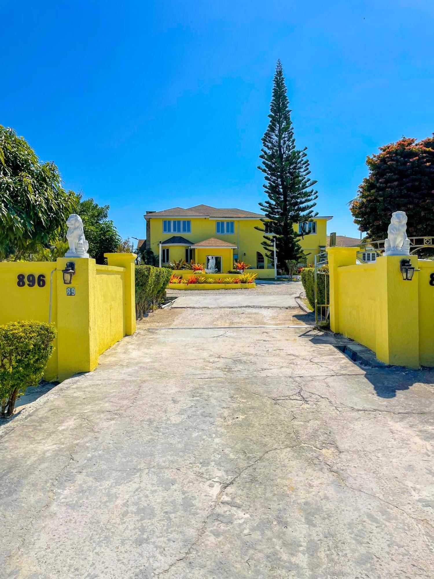 Golden Palms House Panzió Nassau Kültér fotó