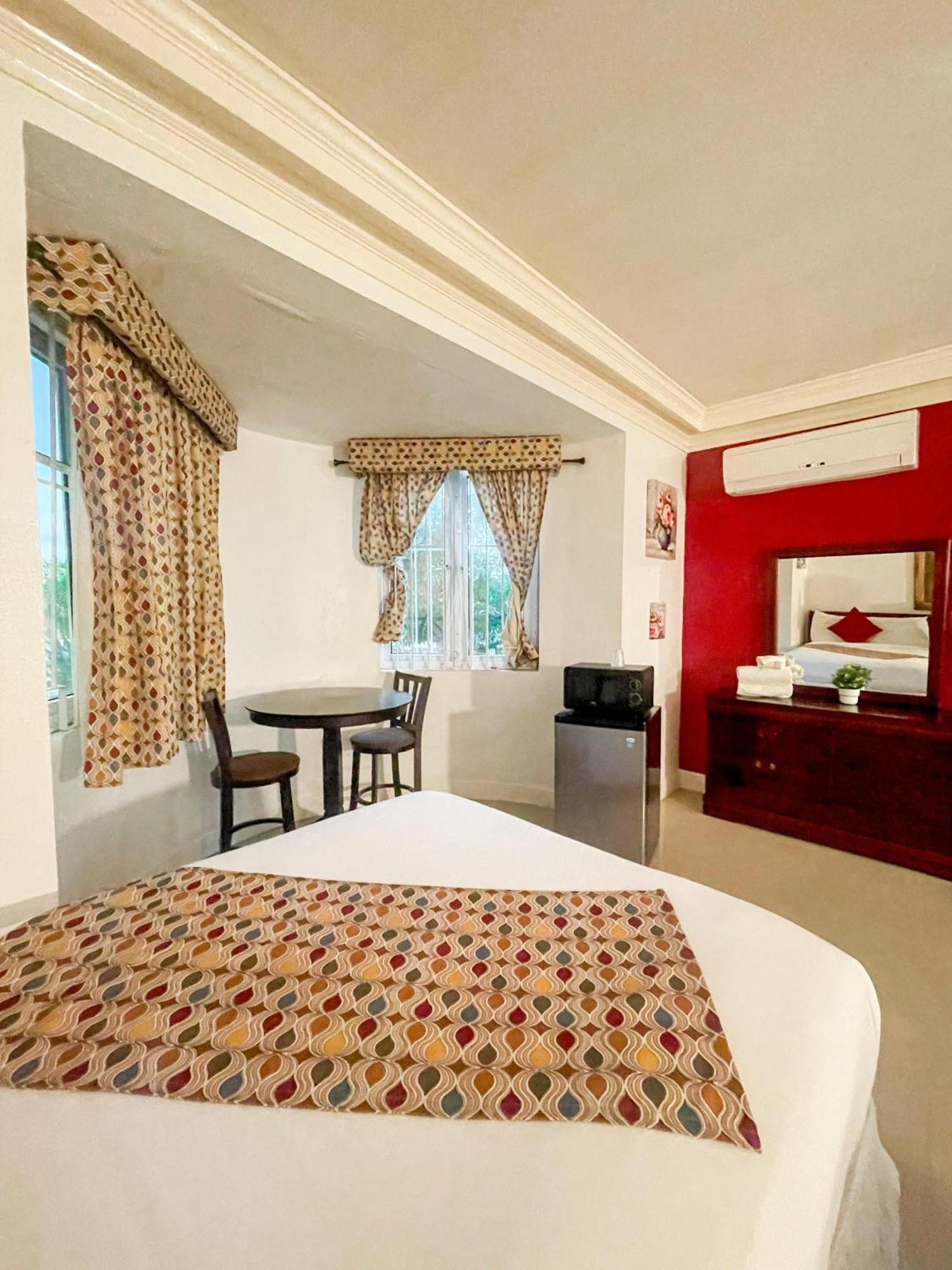 Golden Palms House Panzió Nassau Kültér fotó